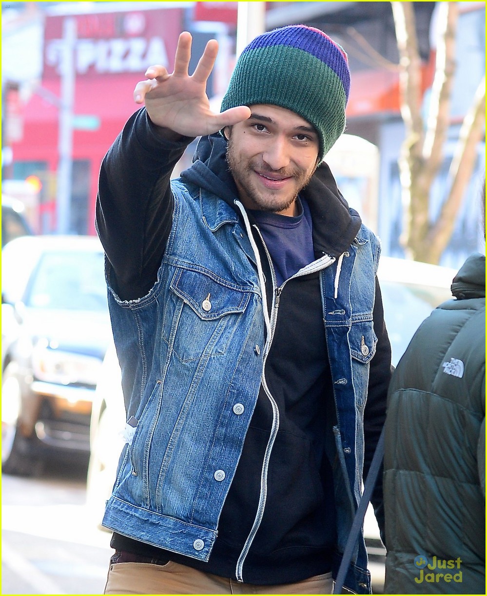 tyler posey tyler hoechlin nyc hotel check out 03