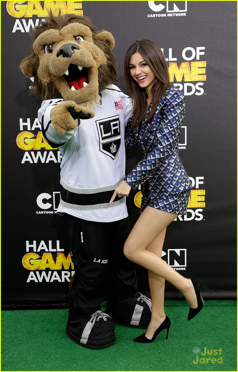 victoria justice hall game awards 03