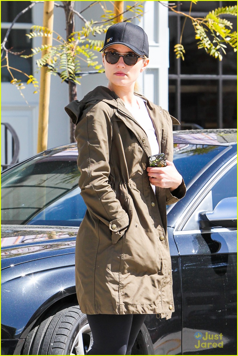 dianna agron supports a day without waste11
