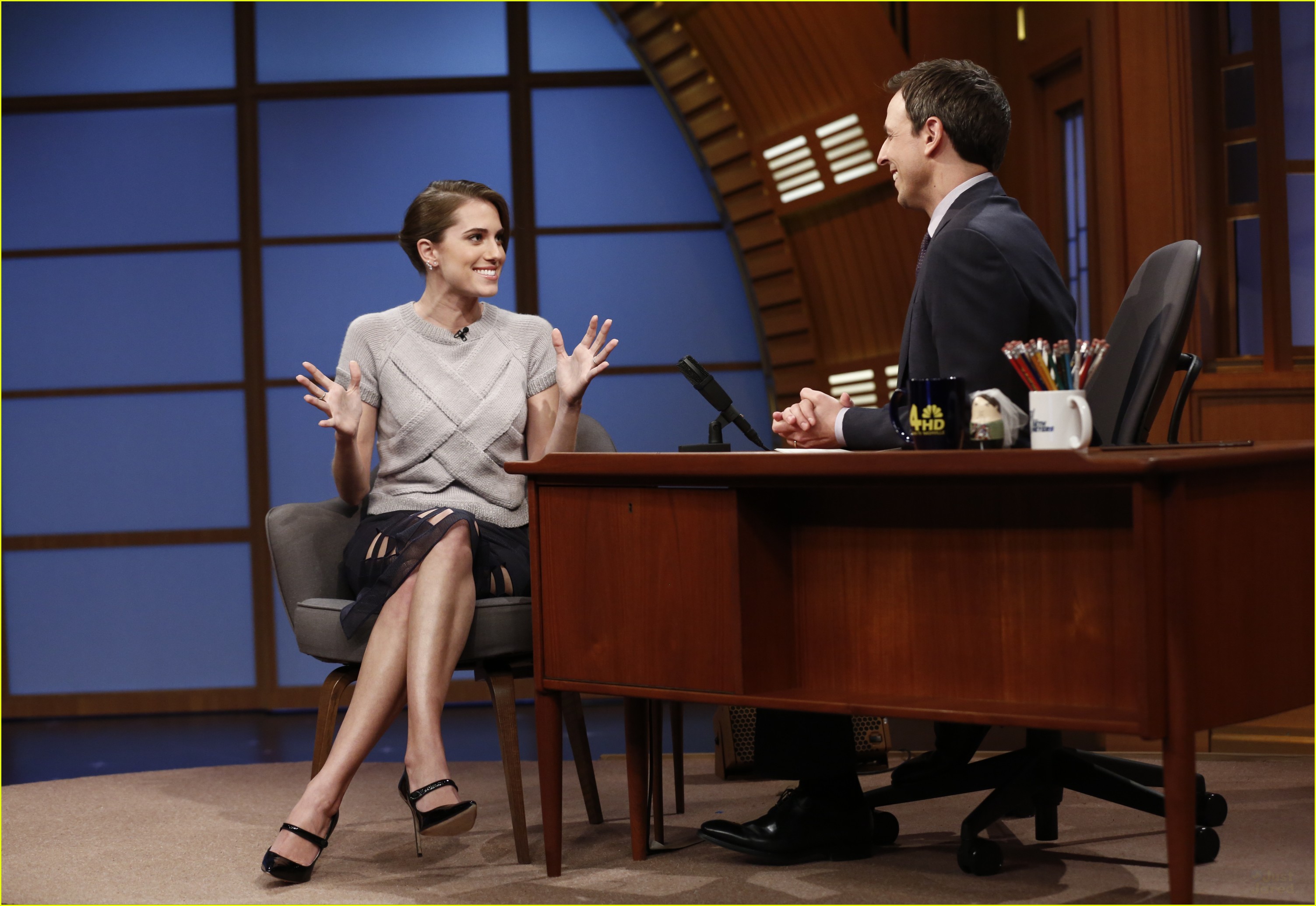 allison williams shows engagement rings late night seth meyers 01