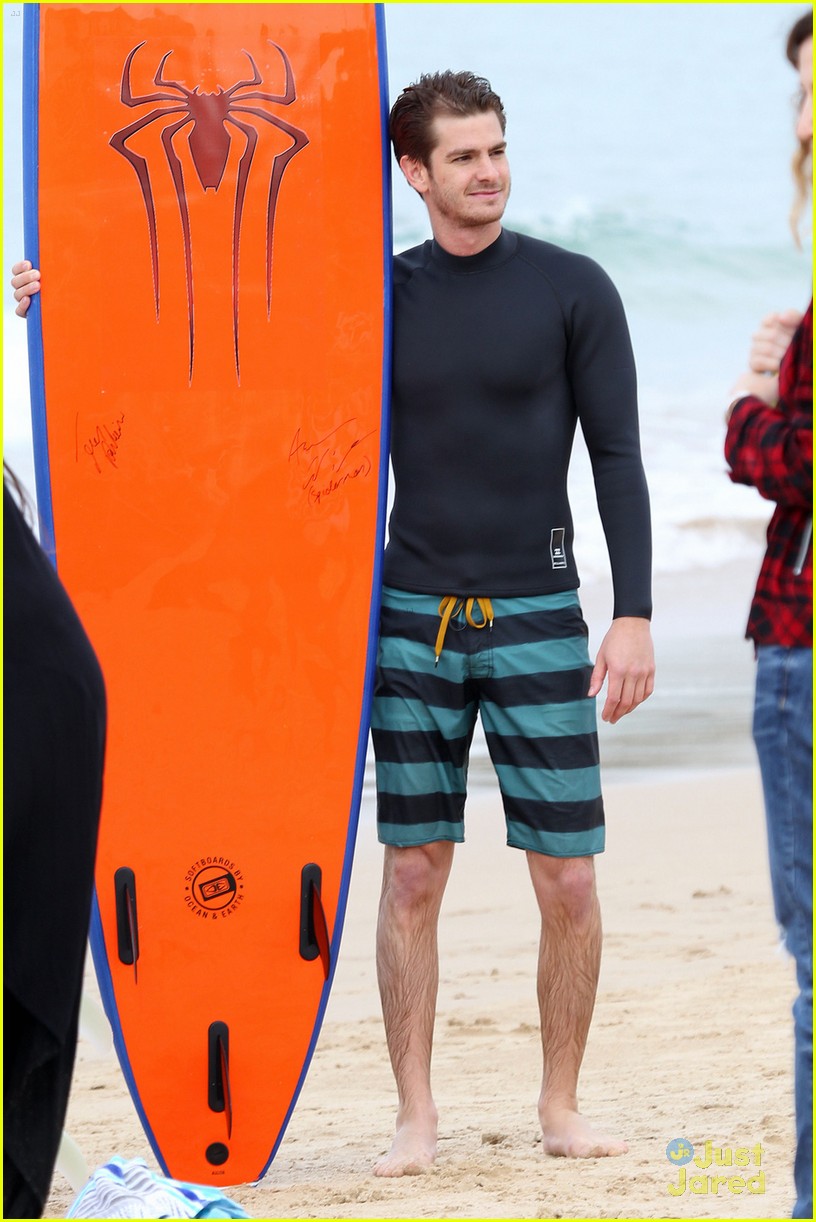 andrew garfield surfing bondi beach australia 06