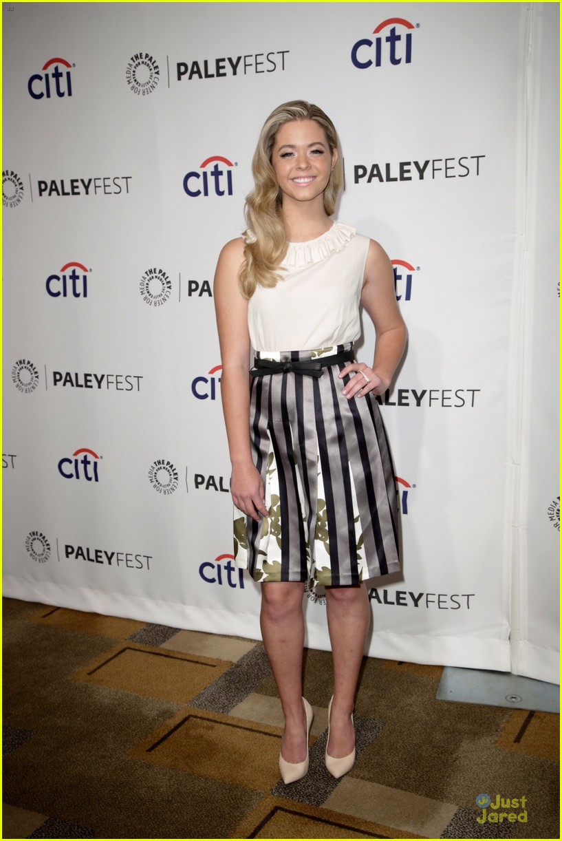 ashley benson lucy hale are pretty little liars at paleyfest 2014 09