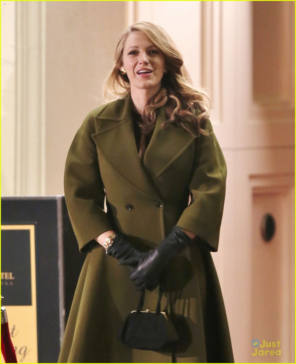 blake lively age of adaline night shoot vancouver art gallery 36