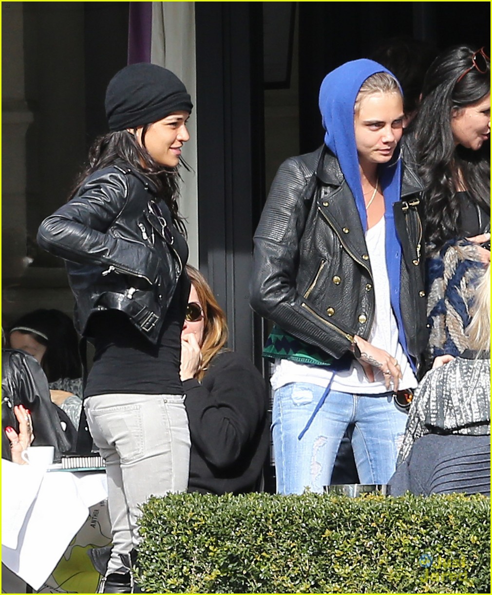 cara delevingne chanel show lunch michelle rodriguez 02