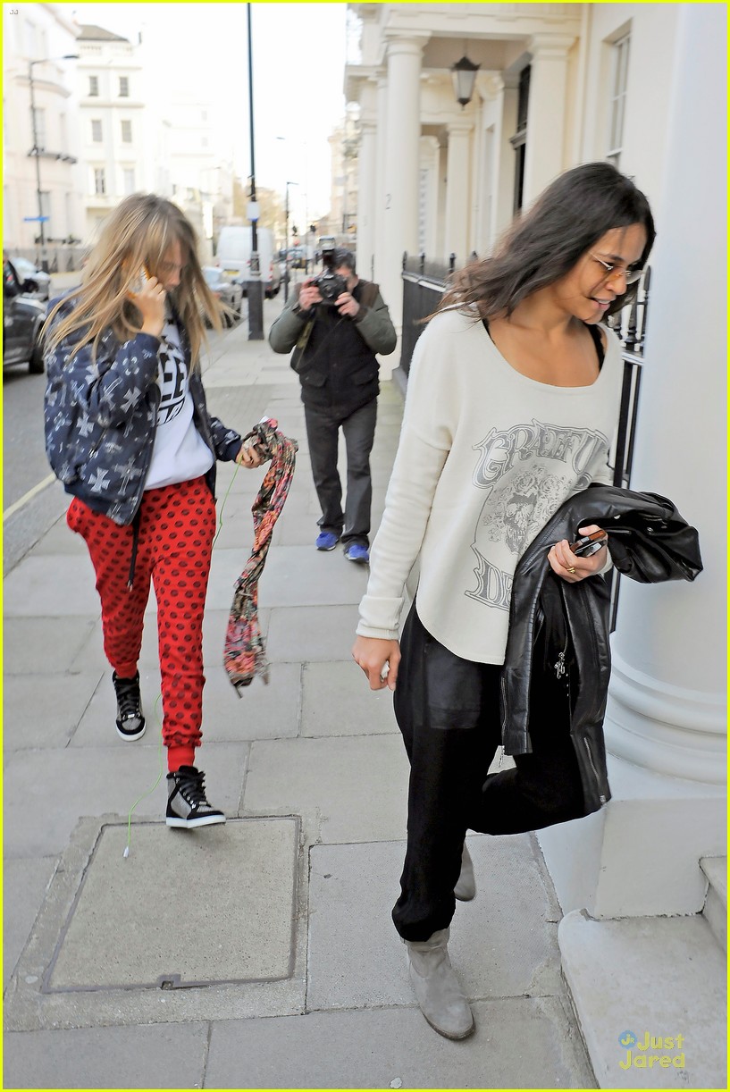 cara delevingne michelle rodriguez spend time in london 01