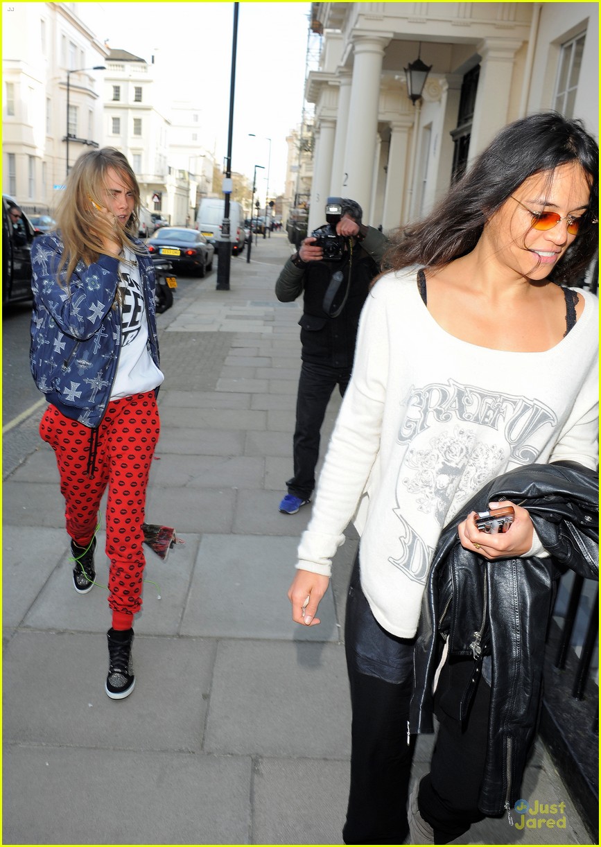 cara delevingne michelle rodriguez spend time in london 02