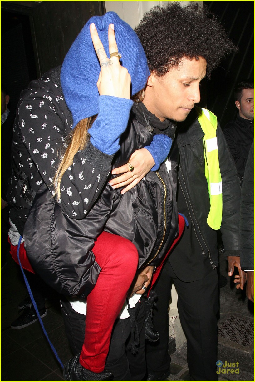 cara delevingne michelle rodriguez spend time in london 13