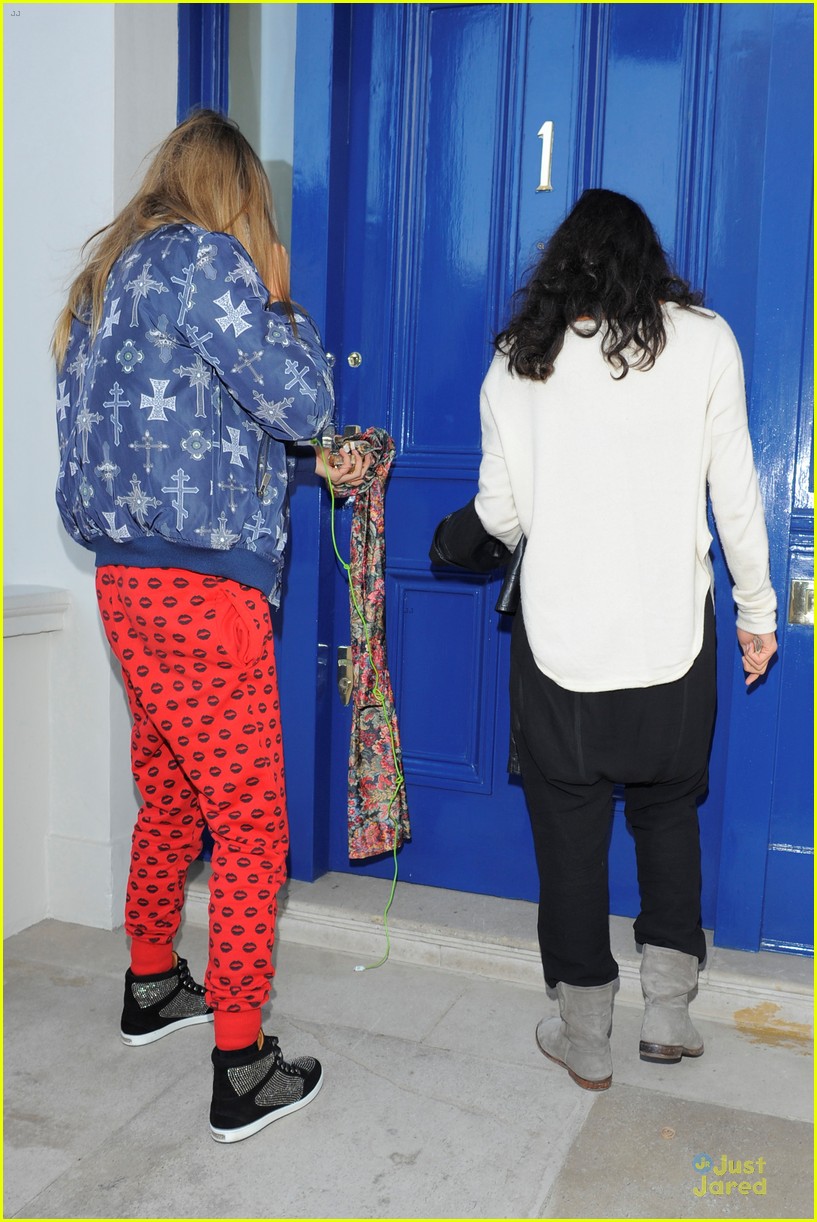 cara delevingne michelle rodriguez spend time in london 19