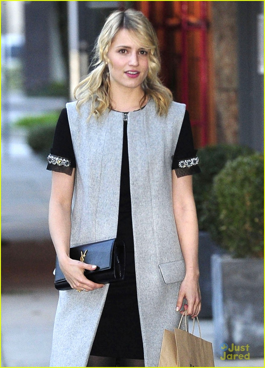 dianna agron signs glee sweater for charity 02