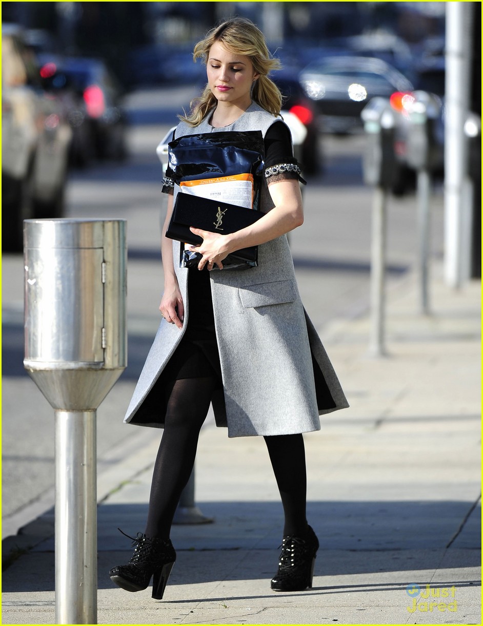 dianna agron signs glee sweater for charity 12