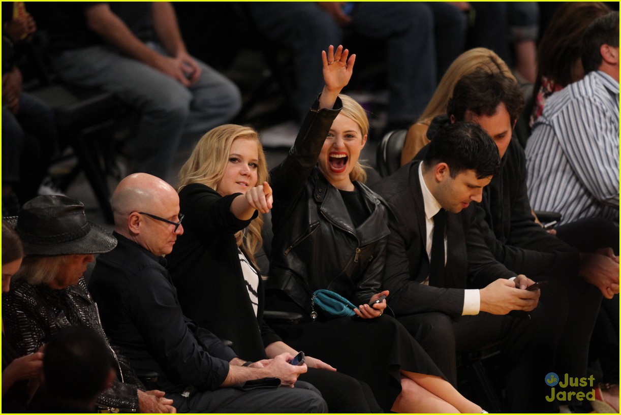 dianna agron courtside lakers glee 100th episode 05