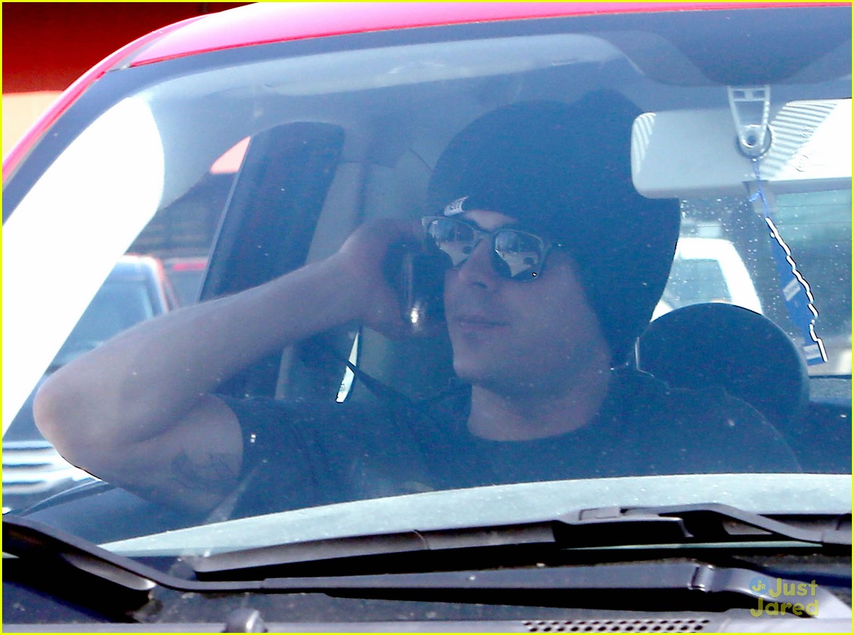 zac efron resurfaces after skid row fight 05