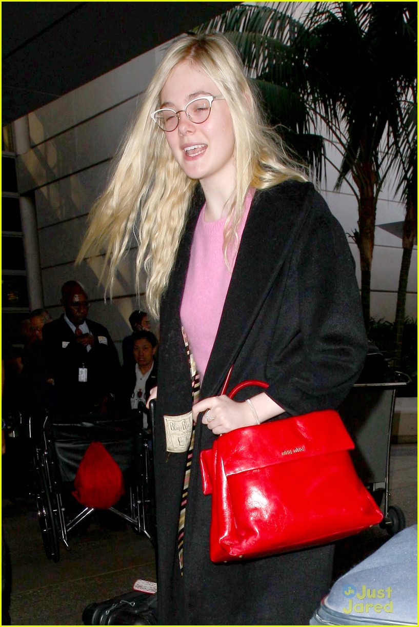 elle fanning never gets rid of clothes09