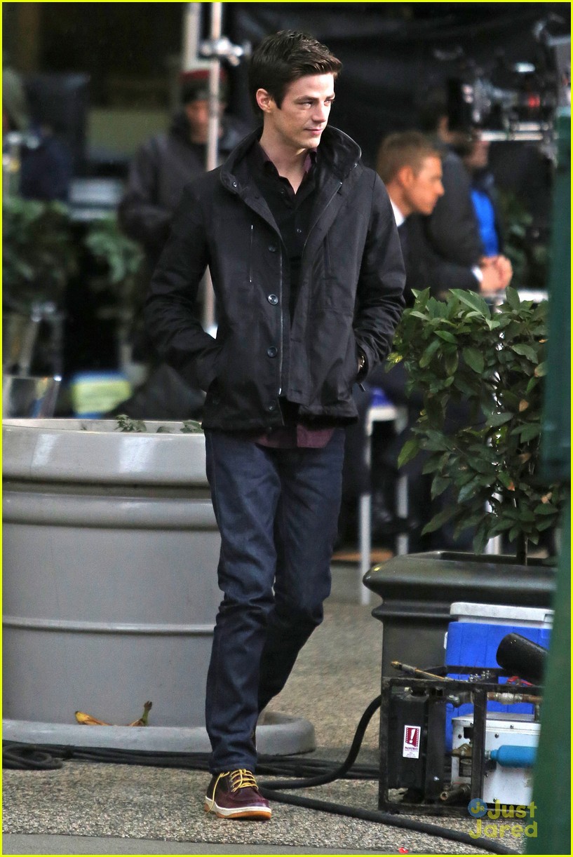 grant gustin cloud 9 filming the flash pilot vancouver 09
