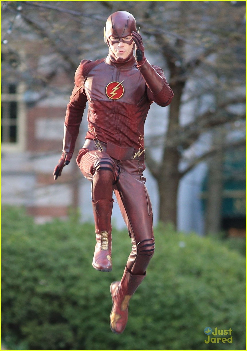 grant gustin filming the flash costume first look 01