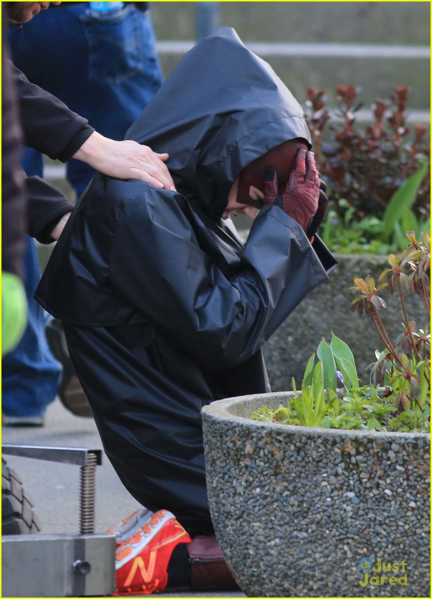 grant gustin filming the flash costume first look 07