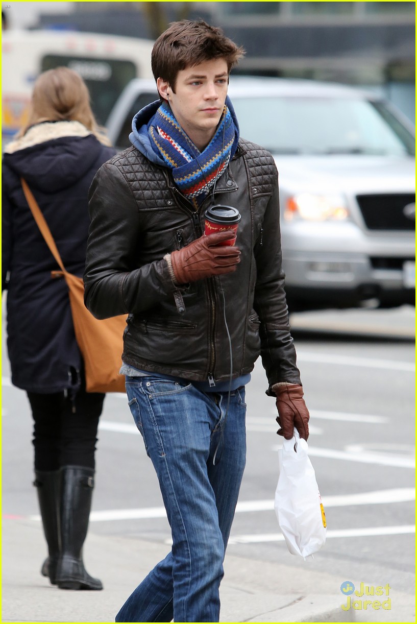 grant gustin rock scarf better than anyone 10