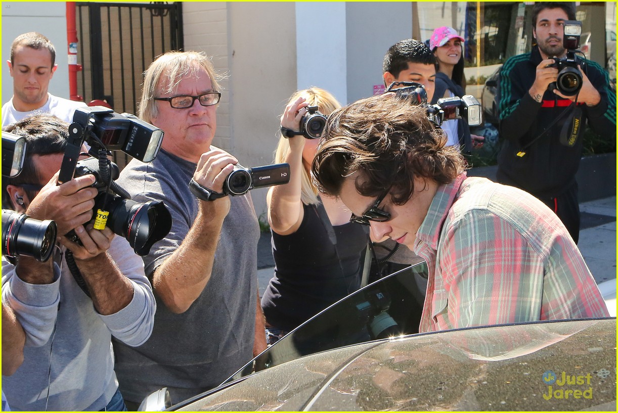harry styles weho lunch sea of paps 08