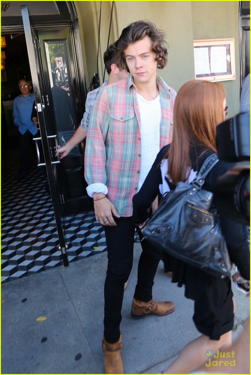 harry styles weho lunch sea of paps 15