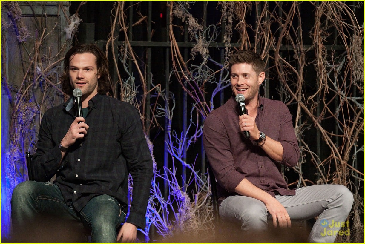 Jensen Ackles Entertains the Crowd at the 'Supernatural' Convention ...