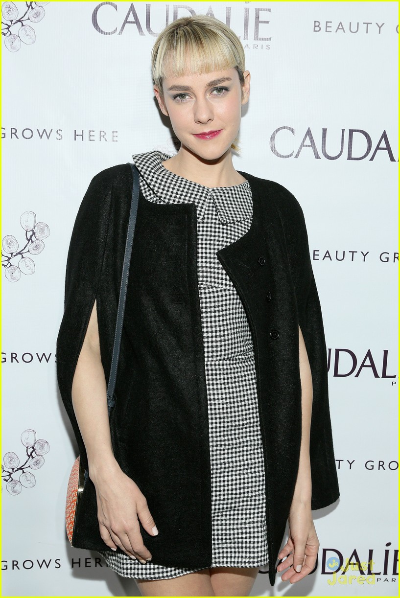 jena malone shows off new bangs caudalie boutique spa opening 02