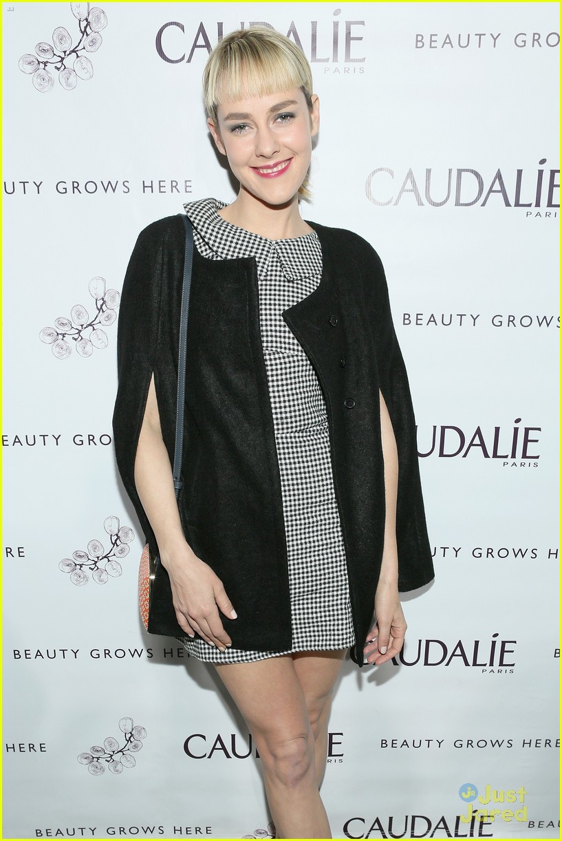 jena malone shows off new bangs caudalie boutique spa opening 05