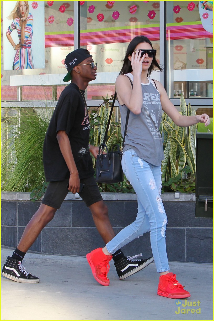 kendall jenner pinkberry stop 12