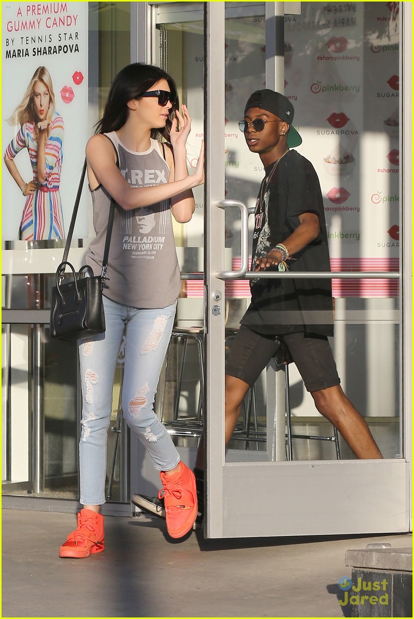 kendall jenner pinkberry stop 17
