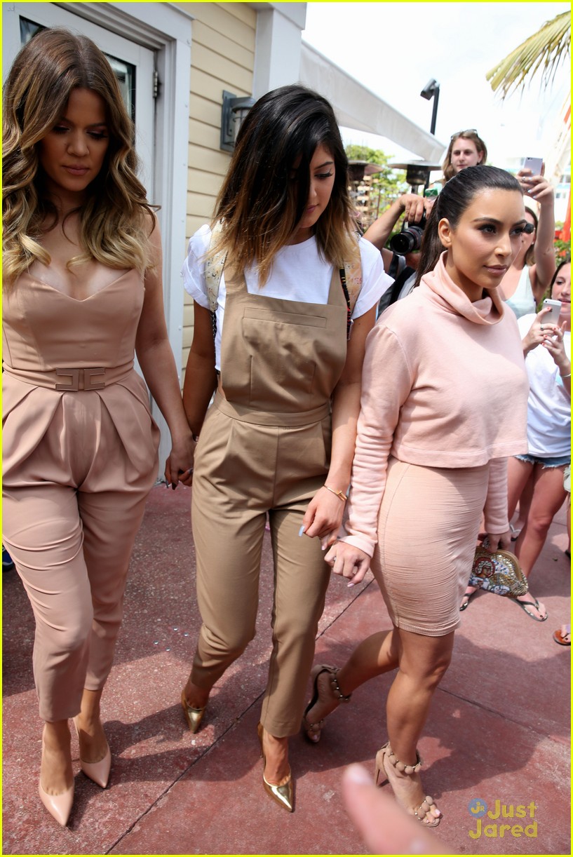 kylie jenner lunch miami kendall scott 02