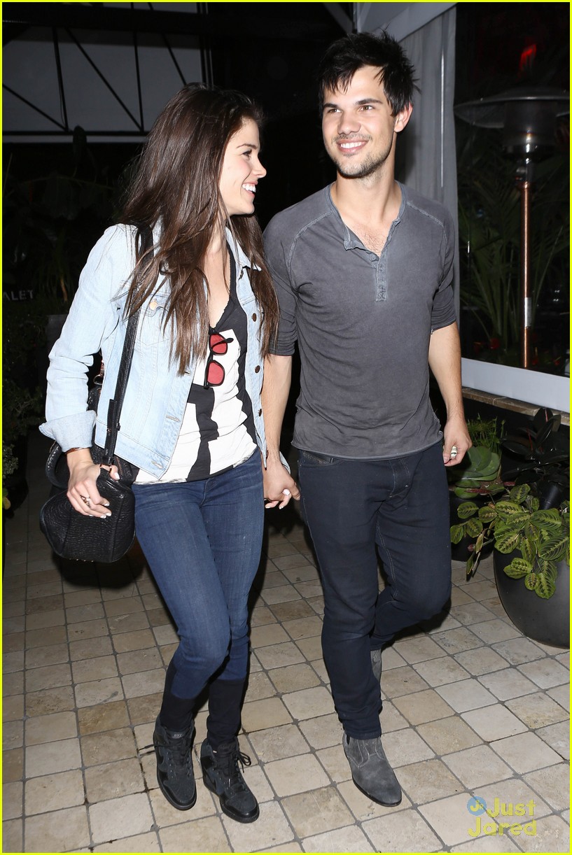 taylor lautner marie avgeropoulos hold hands 02