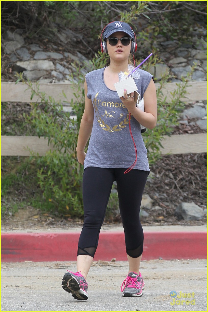 lucy hale workout headphones 12