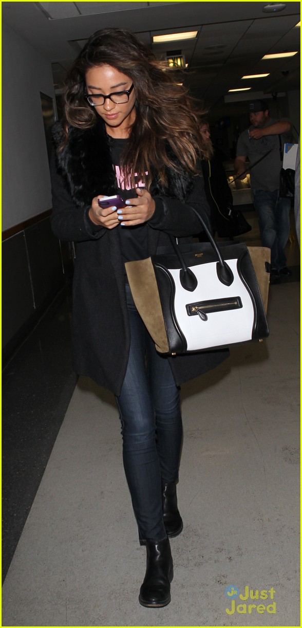 lucy hale shay mitchell ashley benson lax late night arrival 06