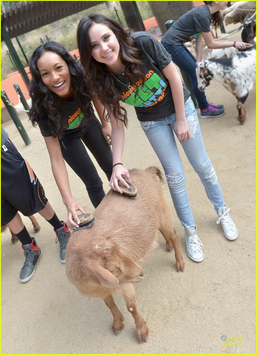 ryan newman jacko griffo make difference at earth day 03