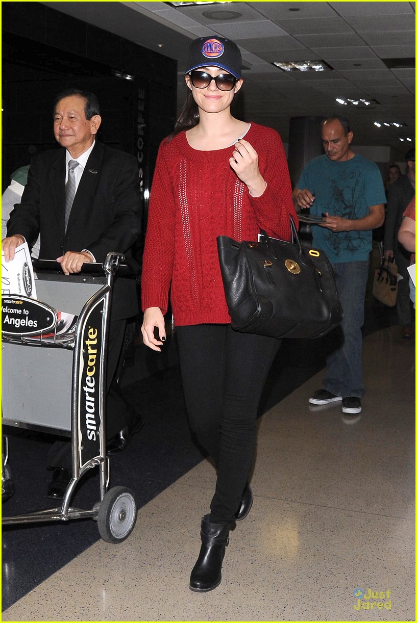 emmy rossum flashes a smile at lax airport 09