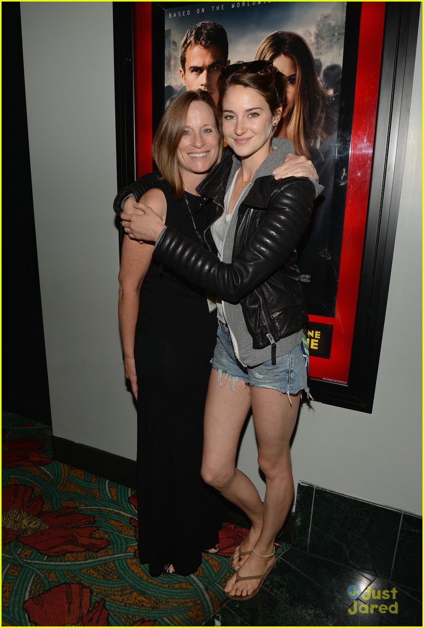 shailene woodley theo james divergent screening all takes 05