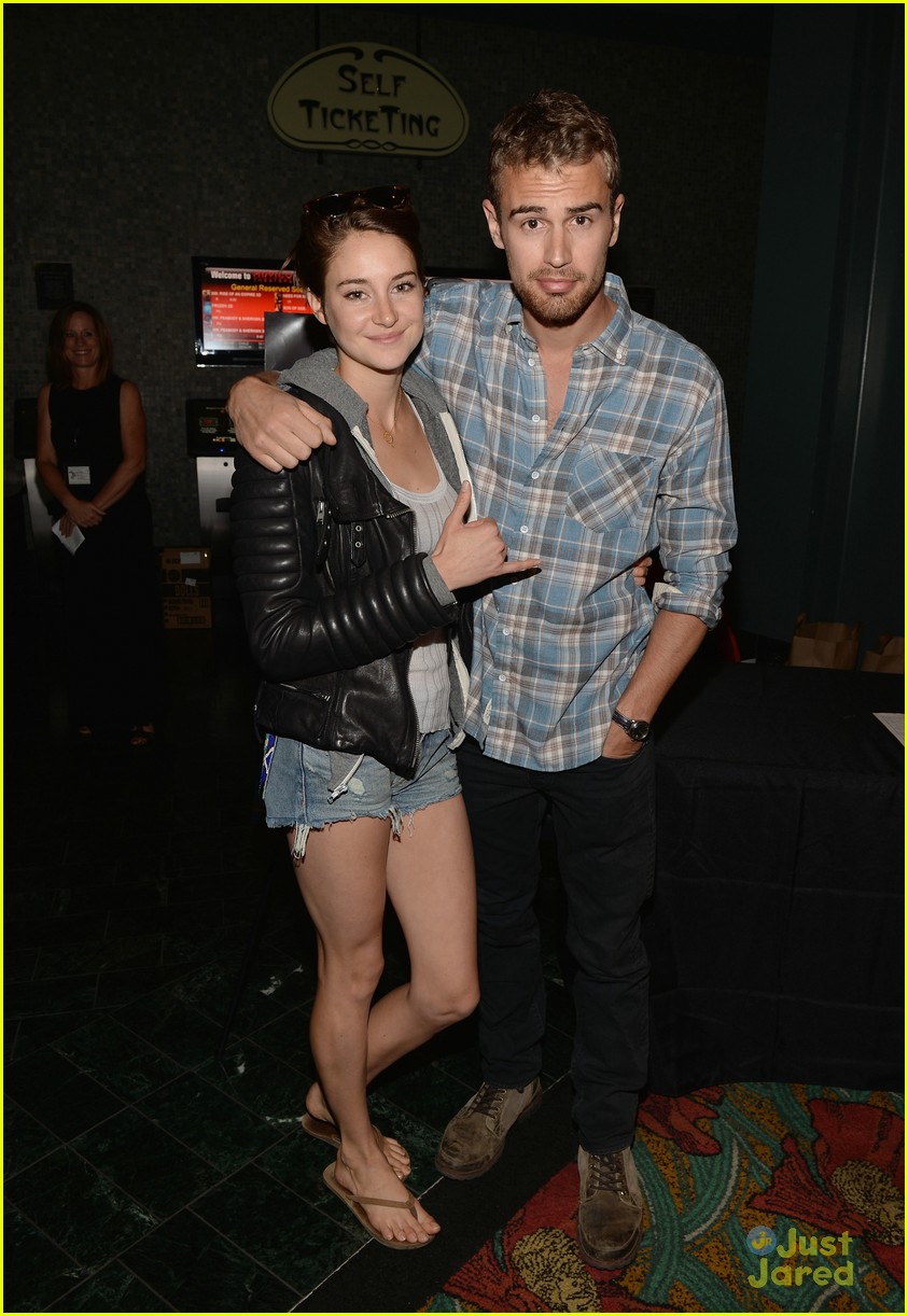shailene woodley theo james divergent screening all takes 06