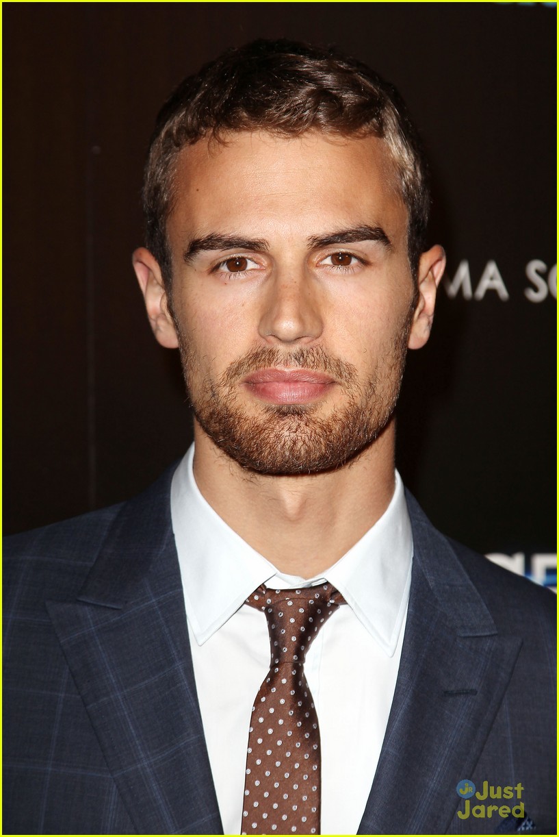 Shailene Woodley & Theo James Take 'Divergent' to NYC | Photo 655187 ...