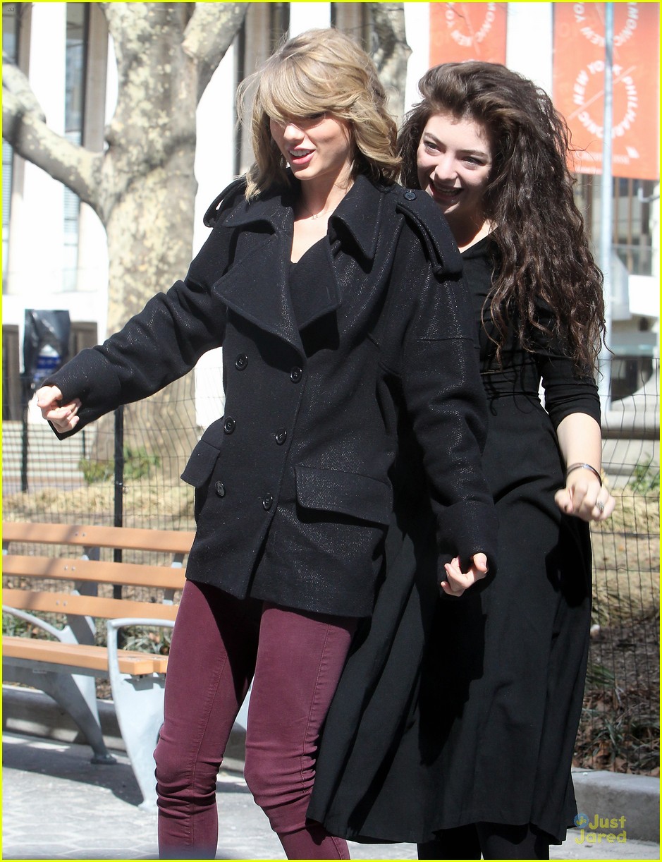 taylor swift lorde show some fun attitude in nyc 01