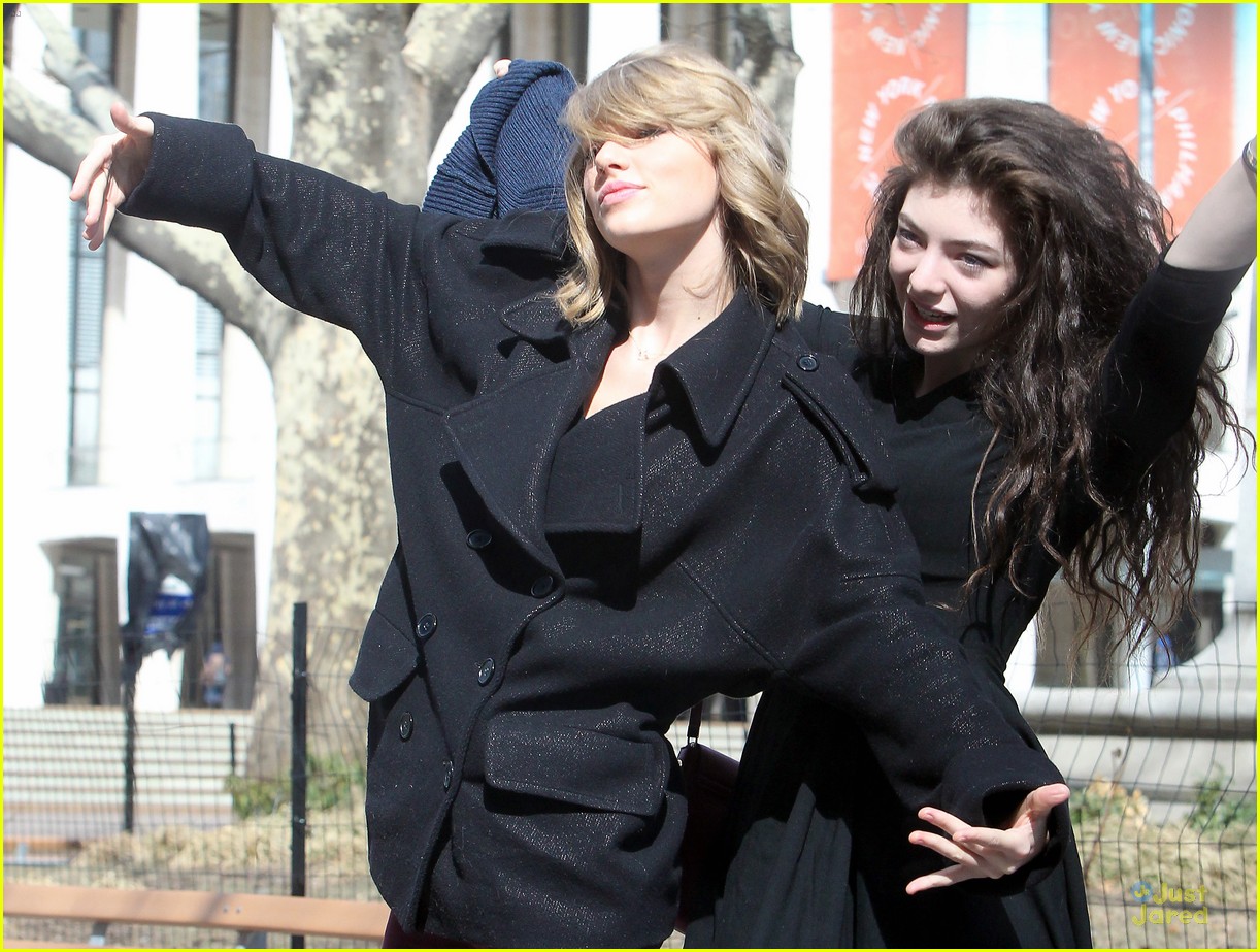 taylor swift lorde show some fun attitude in nyc 02