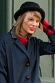 taylor swift hold onto hat windy nyc 04