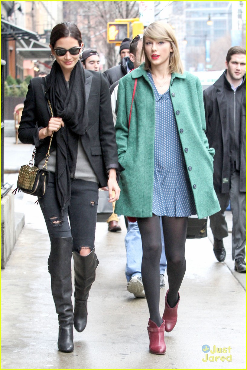 taylor swift grabs lunch with model lily aldridge 05