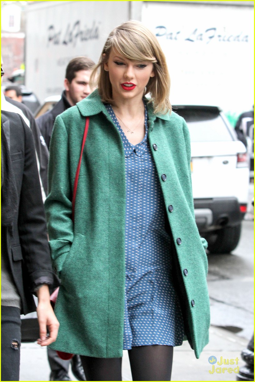 taylor swift grabs lunch with model lily aldridge 07