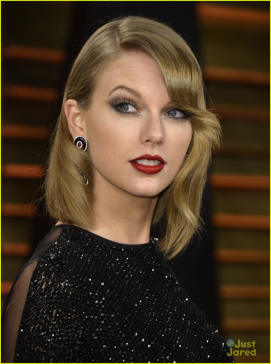 taylor swift goes glam at vanity fair oscars party 2014 04