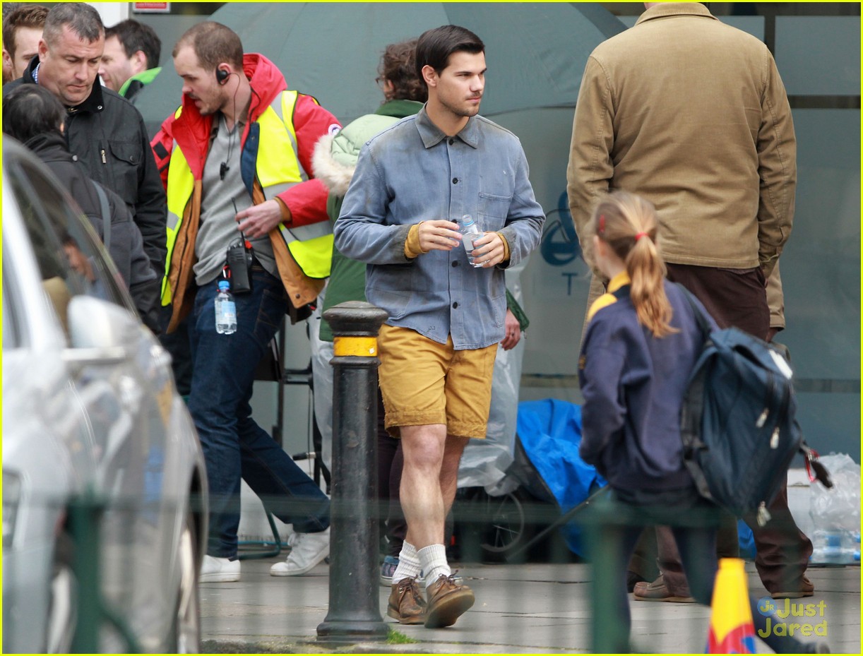 taylor lautner does his own stunts for cuckoo 25