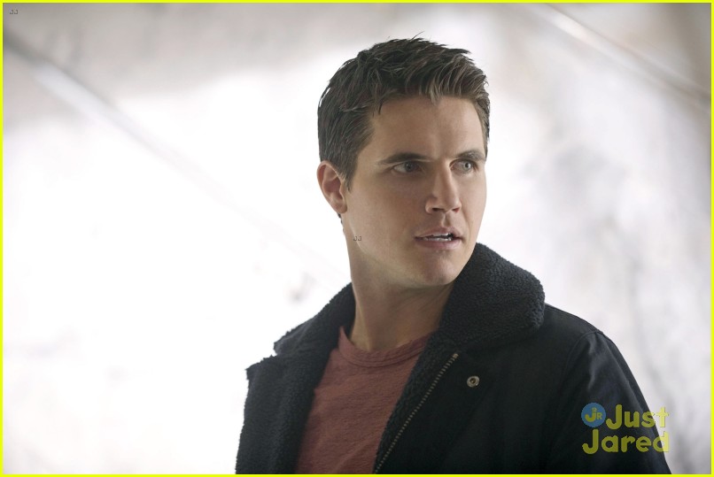 robbie amell the tomorrow people interview mondays 03