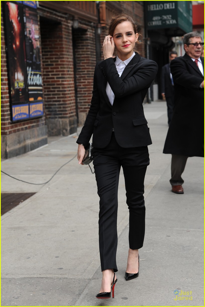 emma watson suit late show with david letterman 01