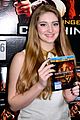 willow shields extra dvd signing 09