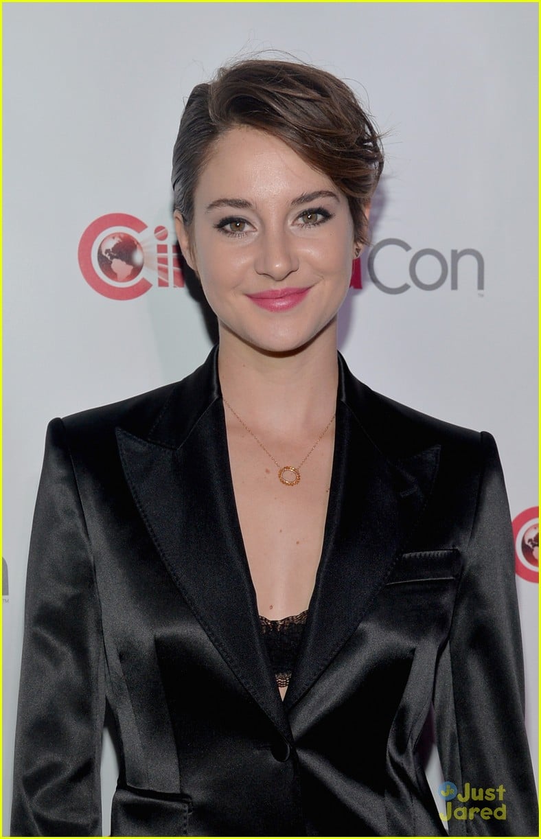 shailene woodley suits up for cinemacon big screen achievment awards06
