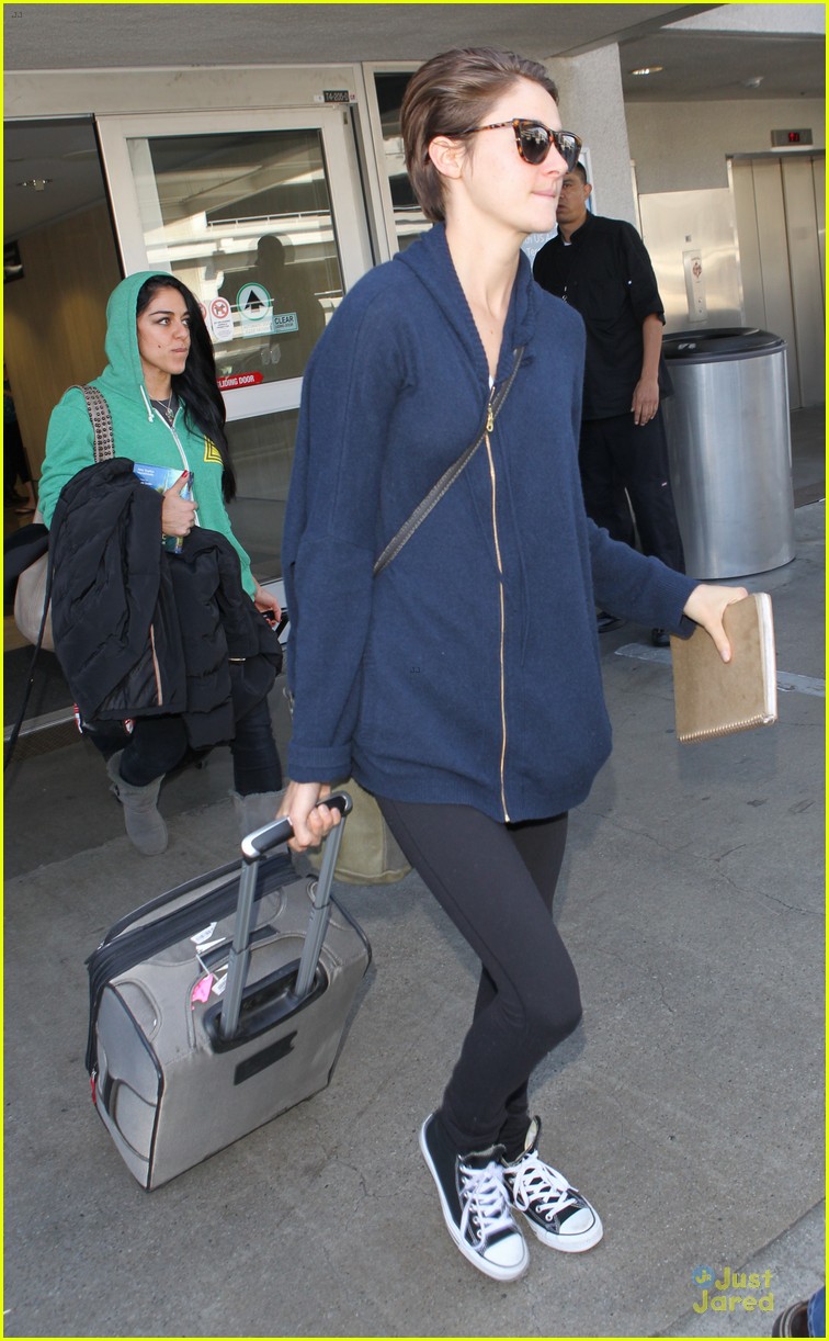 shailene woodley theo james lax airport with sunglasses 06