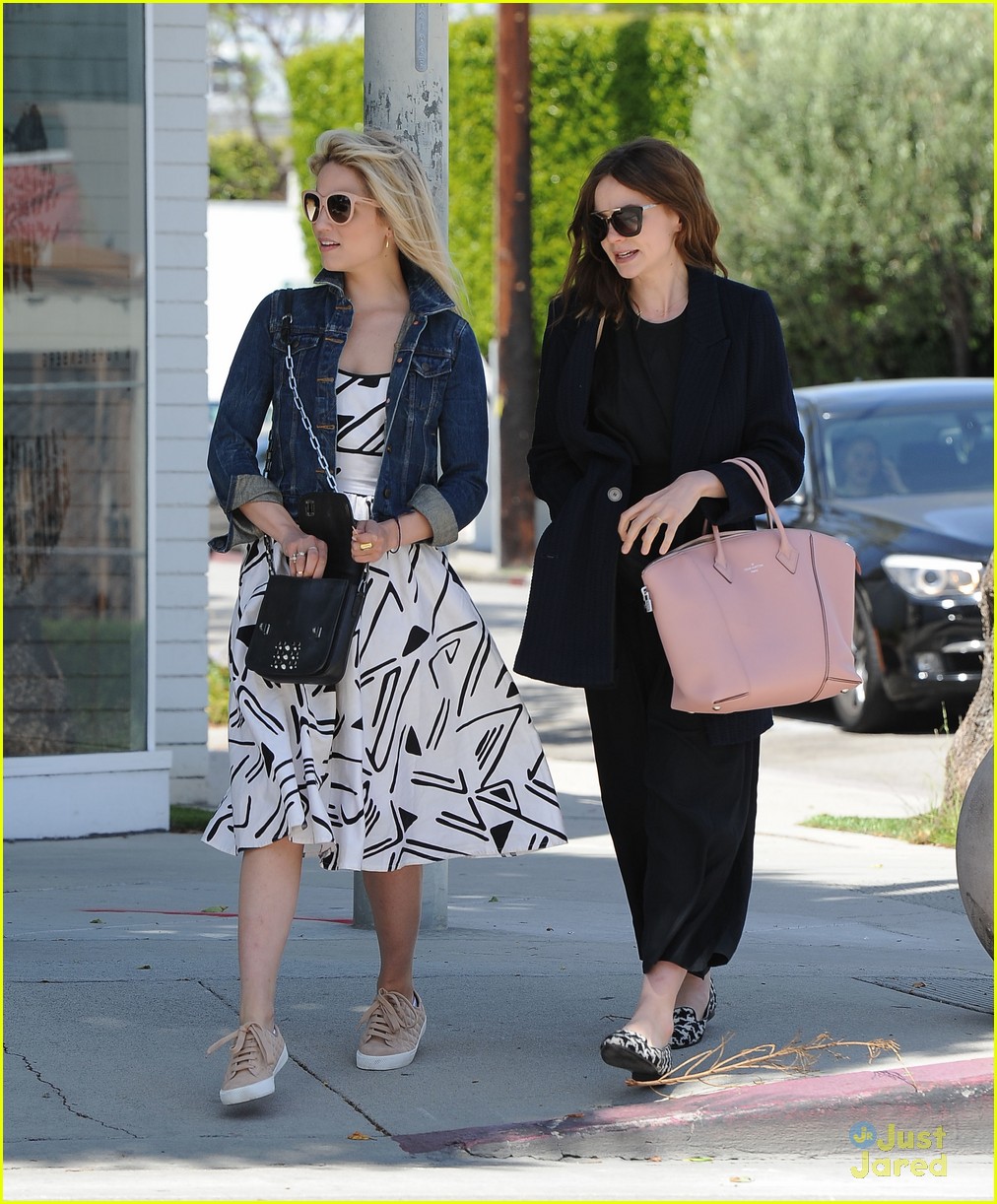 dianna agron hangs out with pal carrie mulligan01